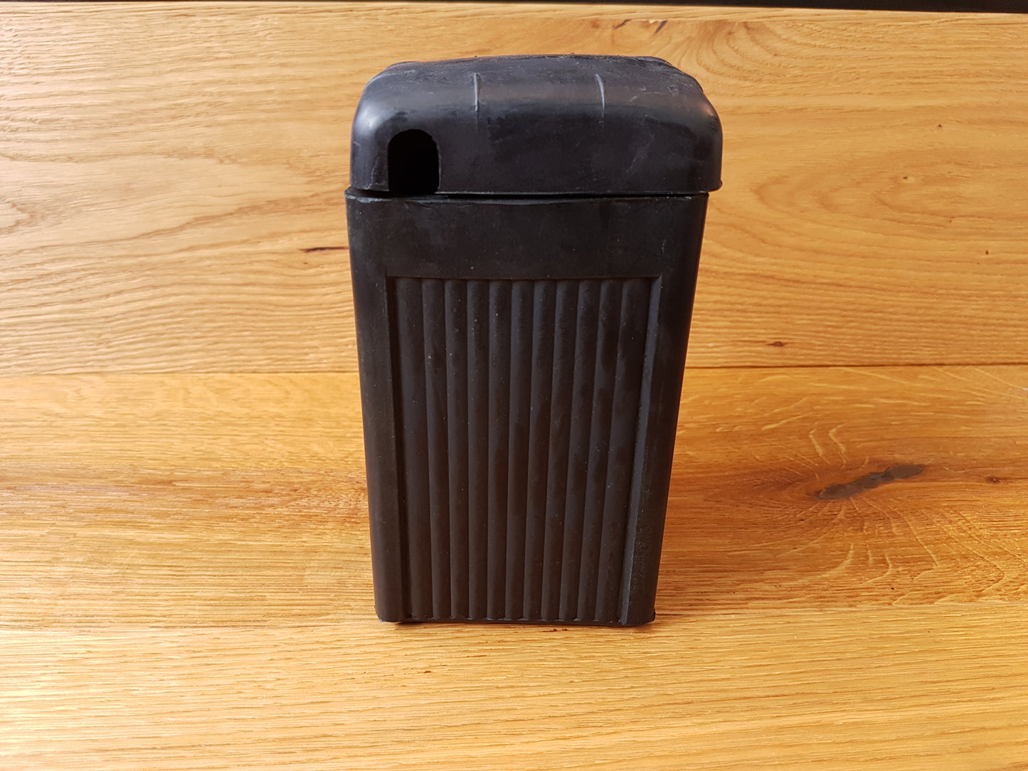 Batteriegehäuse + Deckel, Fläche für Aufkleber für Vorkrieg & Nachkriegsmotorräder