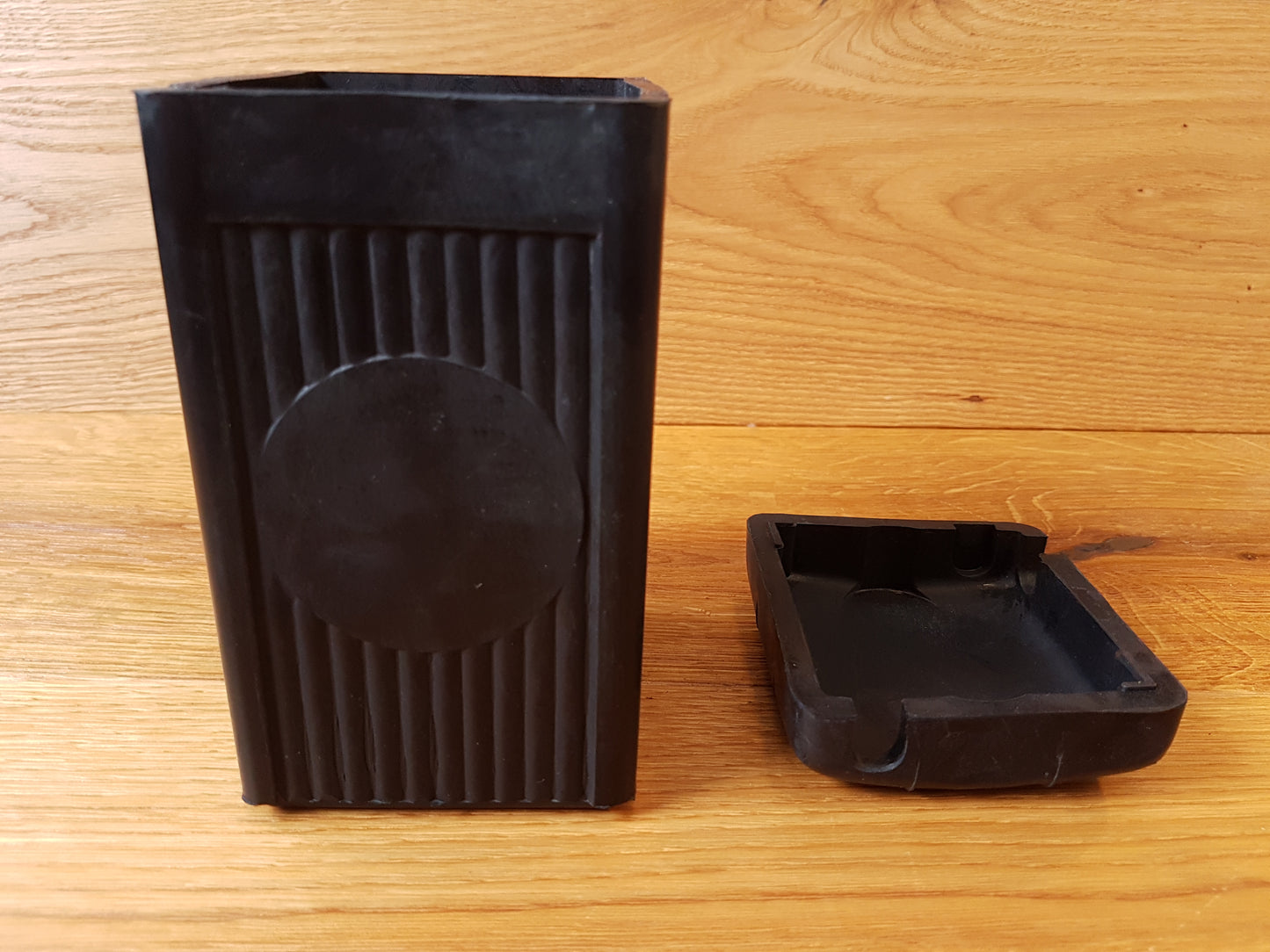 Batteriegehäuse + Deckel, Fläche für Aufkleber für Vorkrieg & Nachkriegsmotorräder
