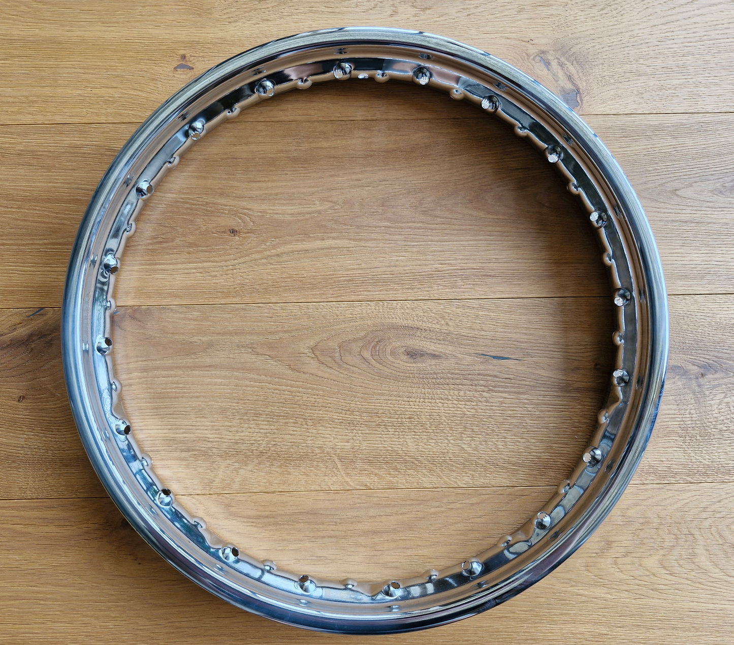 Chrome rim 2.15 x 18 inch 40 hole 28/28 degree B-punch with safety notch